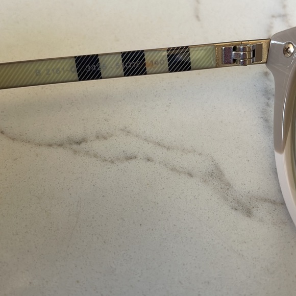 Burberry frames. - Picture 3 of 3